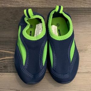 Wave Zone water shoe Size 5